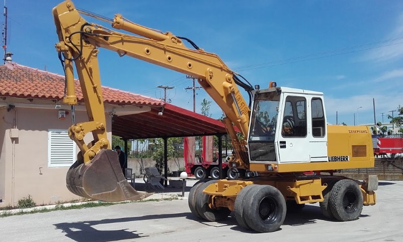 LIEBHERR-912-Small.jpg