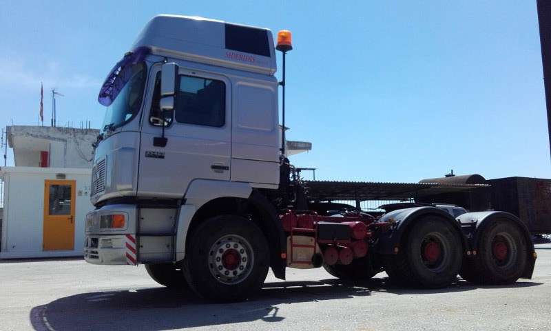 MAN_33463_2_Small.jpg